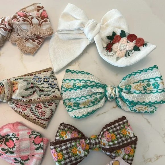 Bows - Picture 2 of 11